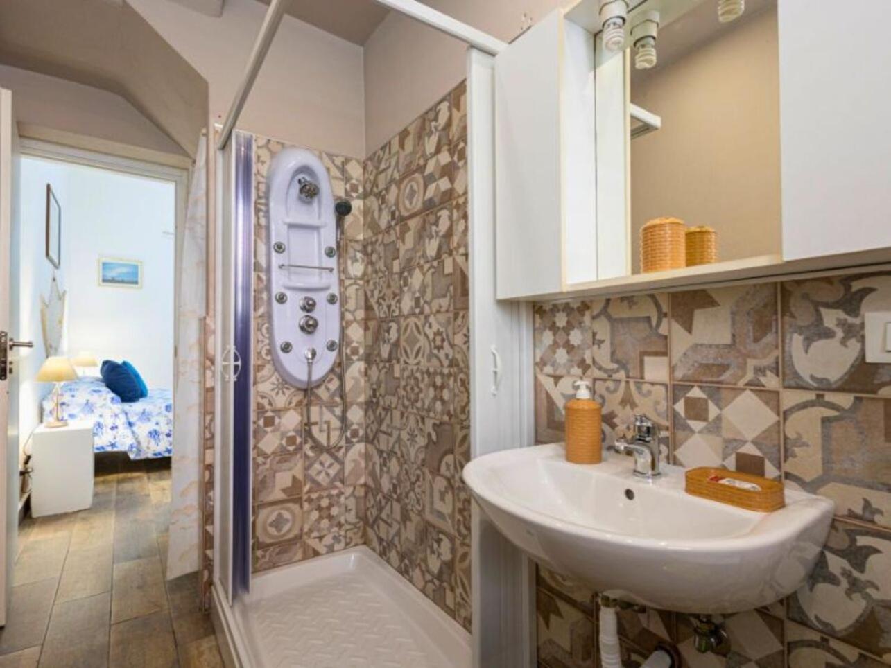 Lovely Apartment In Palermo-Sferracavallo Exterior photo